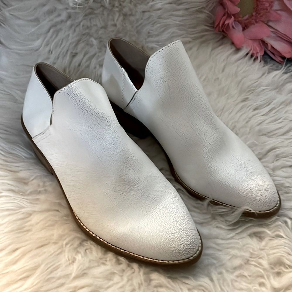 Lucky Brand Fausst Ankle Boots Crackle White Leather NWOT 8.5